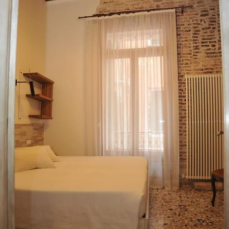 3C B&B Venice Room photo